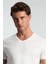 Beyaz V Yaka Basic T-Shirt 3