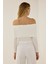 Kadın Omzu Açık Dokulu Top White 9