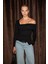 VELMEA Kadın Asimetrik Yaka Omuz Detaylı Slim Fit Siyah Bluz 1
