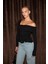 VELMEA Kadın Asimetrik Yaka Omuz Detaylı Slim Fit Siyah Bluz 3