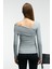 VELMEA Kadın Asimetrik Yaka Omuz Detaylı Slim Fit Açık Gri Bluz 6