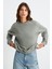 MAIJA Kadın İçi Şardonlu Süs Etiketi Detaylı Bisiklet Yaka Basic Açık Haki Sweatshirt 3
