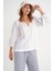 4707 Kadın Yakası Büzgülü Kolu Lastikli Bol Müslin Bluz Beyaz 3