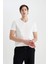 %100 Pamuk Slim Fit Dar Kesim V Yaka Basic Düz Kısa Kollu Beyaz Tişört M7668AZ24SP 16