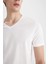 %100 Pamuk Slim Fit Dar Kesim V Yaka Basic Düz Kısa Kollu Beyaz Tişört M7668AZ24SP 17
