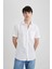 %100 Pamuk Slim Fit Dar Kesim Yazlık Basic Düz Kısa Kollu Beyaz Gömlek R1706AZ24SM 9
