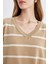 Relax Fit V Yaka Yumuşak Dokulu Çizgili Triko Kazak A2359AX24WN 11