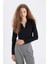 Siyah Fitted Vücuda Oturan Gömlek Yaka Fermuarlı Bengalin Uzun Kollu Crop Basic Düz Bluz C5037AX24AU 14