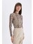 Slim Fit Dar Kesim Yarım Balıkçı Yaka Yılan Desenli Tül Uzun Kollu Tişört D5505AX24AU 10