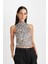 Slim Fit Dar Kesim Yarım Balıkçı Yaka Leopar Desenli Kolsuz Bluz 10