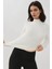 Kadın Ultra Yumuşak Slim Fit Dik Yaka Örme Üst Beyaz 3