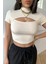 Kadın Ekru Göğüs Dekolteli Yarım Kollu Cut Out Crop Top Bluz 5