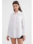 4670 Kadın Cepli Oversize Basic Keten Gömlek Beyaz 5