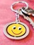 Sarı Gülen Surat Emojili Dönebilen Metal Anahtarlık 8