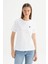 %100 Pamuk Regular Fit Normal Kesim Bisiklet Yaka Patch Logo Beyaz Tişört 1
