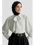 Fular Detaylı Puantiyeli Bluz 25KD1006 Beyaz 1