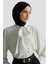 Fular Detaylı Puantiyeli Bluz 25KD1006 Beyaz 4