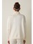 Beyaz Dökümlü Boğazlı Sweatshirt 4