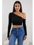 Kadın Siyah Tek Omuz Detaylı Uzun Kol Crop Top Bluz – Şık, Rahat ve Kolay Kombinlenebilir 1