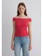 Düşük Omuzlu Kırmızı Çizgili Top 1612866-88688 15