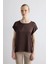 Yuvarlak Yaka Önü Saten Viskon Tshirt - Kahverengi 1