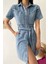 Kadın Kemerli Düğmeli Denim Elbise – Şehirli & Vücuda Oturan Stil 1