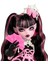 ® DOĞUM GÜNÜ™ DRACULAURA™ Bebek Parti elbisesi giyen ve bir elinde balon, diğer elinde hediyesini tutan Monster High Doğum Günü Draculaura bebek JBG74 4