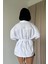 Beyaz Kapaklı Pileli Gömlek 3