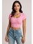 Kadın Pembe Yarım Kol Düz Yaka Crop Top Bluz – Şık, Rahat ve Kolay Kombinlenebilir 3