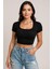 Kadın Siyah Yarım Kol Düz Yaka Crop Top Bluz – Şık, Rahat ve Kolay Kombinlenebilir 3