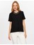 Yakası Zincir Şerit Detaylı Yuvarlak Yaka Kadın T-Shirt W26TSH062 1