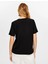 Yakası Zincir Şerit Detaylı Yuvarlak Yaka Kadın T-Shirt W26TSH062 4