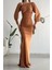 Tek Omuz Açık Detay Ithal Krep Kumaş Maxi Boy Uzun Kol Elbise Kahverengi 582307 1