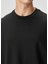 Siyah Logo Detaylı T-Shirt 5