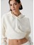 Kırık Beyaz Kapüşonlu Logolu Sweatshirt 2