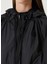 Siyah Kapüşonlu Yağmurluk 4