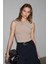 ORILENNA Kadın Önü Düğüm Detaylı Vücudu Saran Sıfır Kollu Slim Fit Bej Bluz 1