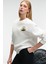 VISTARA Kadın Nakış Detaylı Yuvarlak Yaka Regular Fit Beyaz Sweatshirt 4