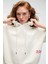 JASSES Kadın Oversize Nakışlı Kapüşonlu Beyaz Sweatshirt 5