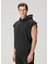 Siyah Kapüşonlu Kolsuz Sweatshirt 3