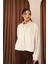 Kadın Beyaz Düğmeli Oversize Ceket – Şehirli Stil, Modern Dokunuş 4