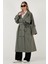 Oversize Fit Kruvaze Yaka Düğmeli Kemerli Uzun Trençkot Bayan Trençkot 6839476 5
