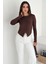 Kadın Sivri Etek Uçlu Düğmeli Bluz – Modern & Şehirli Stil 4