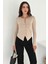 Kadın Sivri Etek Uçlu Düğmeli Bluz – Modern & Şehirli Stil 2
