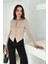 Kadın Sivri Etek Uçlu Düğmeli Bluz – Modern & Şehirli Stil 1
