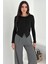 Kadın Sivri Etek Uçlu Düğmeli Bluz – Modern & Şehirli Stil 5