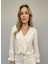 Fırfırlı Dantelli Düğme Detaylı V Yaka Ekru Gömlek 1