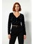 Kadın Fitted Basic V Yaka Siyah Tüylü Inci Detaylı Super Crop Uzun Kollu Triko Kazak Iddialı Stil 1