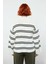 Kadın Triko Çizgili Polo Yaka Kazak Relaxed Kesimiyle Konforlu ve Şık Bir Kış Kombini Yaratır 3