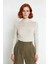Kadın Ince Yapılı Dik Yaka Ajurlu Detaylı Triko Kazak Fitted Kesimiyle Gün Boyu Rahatlık Sunar 2